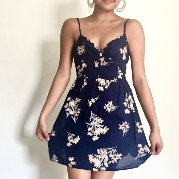 Forever 21 Dresses & Skirts - FOREVER 21 Daisies Dress